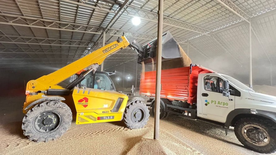 Телескопический погрузчик REDCON TL3.5 серия «AGRI» 