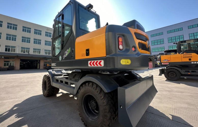 Колесный экскаватор XINYUAN B60 Professional 