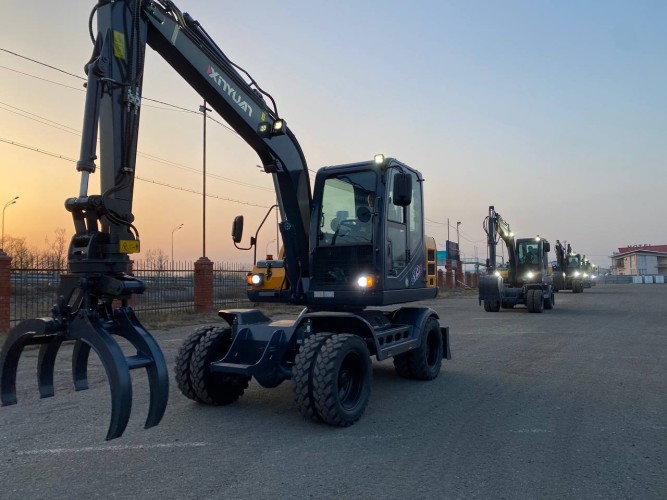 Колесный экскаватор XINYUAN B70S