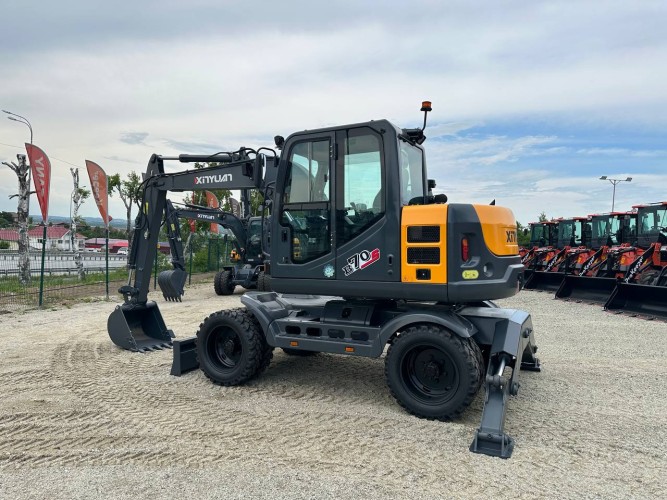 Колесный экскаватор XINYUAN B70S