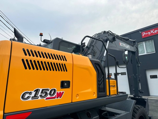 Колесный экскаватор XINYUAN C150W
