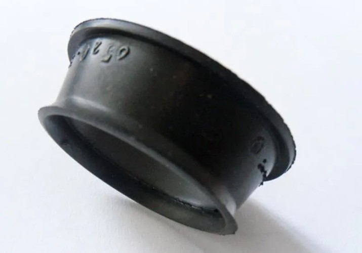 Уплотнитель пальца тяги передний 9707199